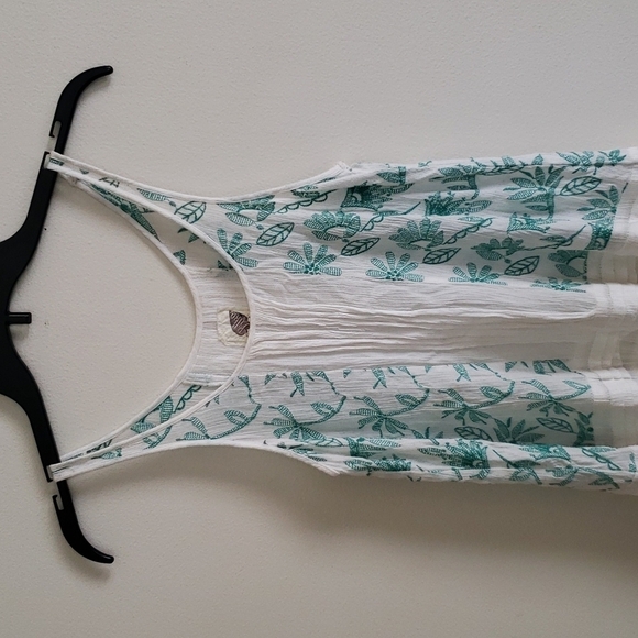 Anthropologie Lilka Green Cream Boho Ruffle Trim tank top embroidered Scoop Neck - Picture 2 of 10